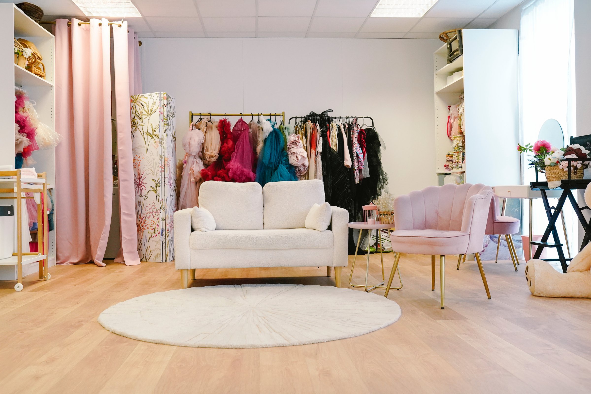 Vue du studio photo — espace chaleureux et lumineux